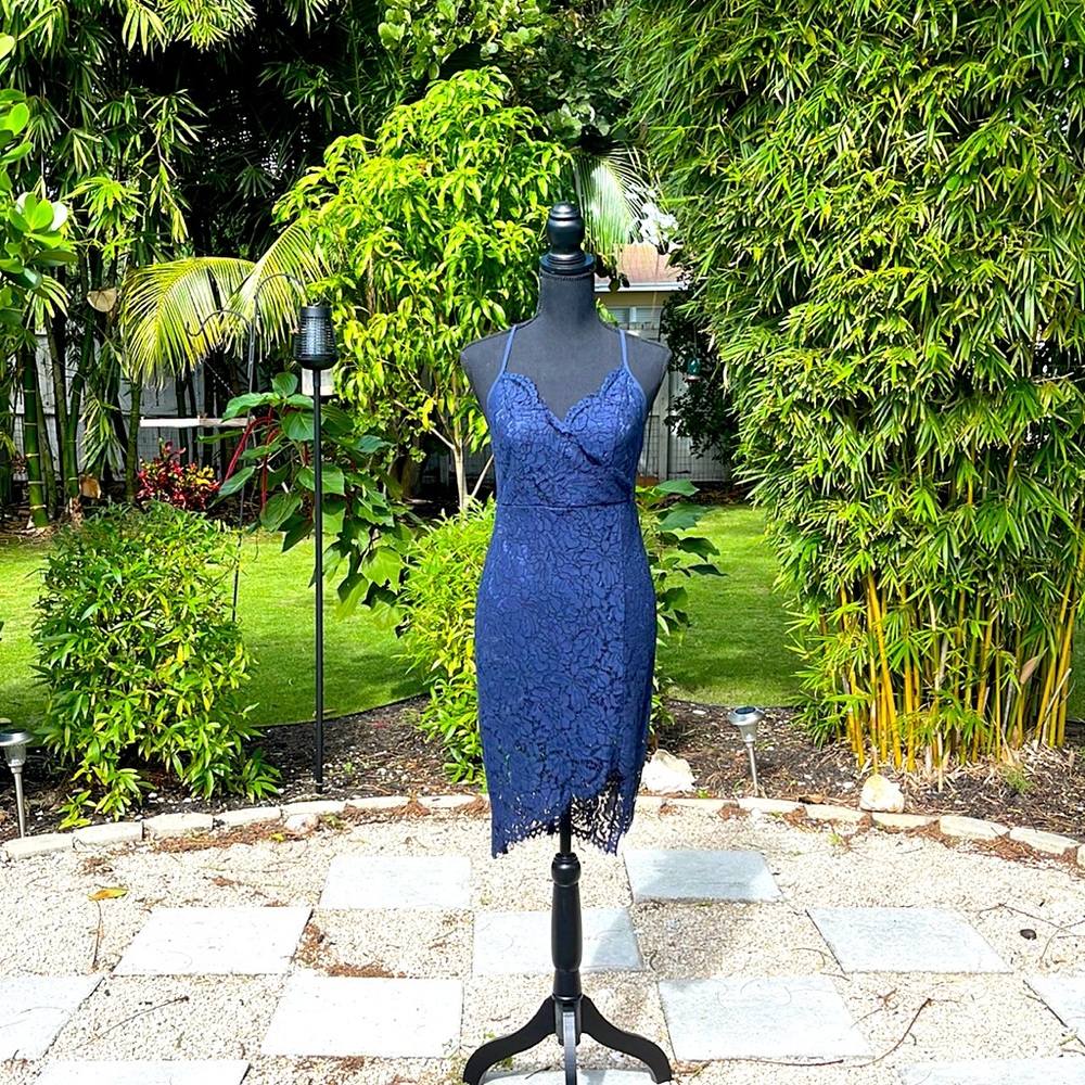 Lulu’s Navy Blue Lined Lace Strappy Dress